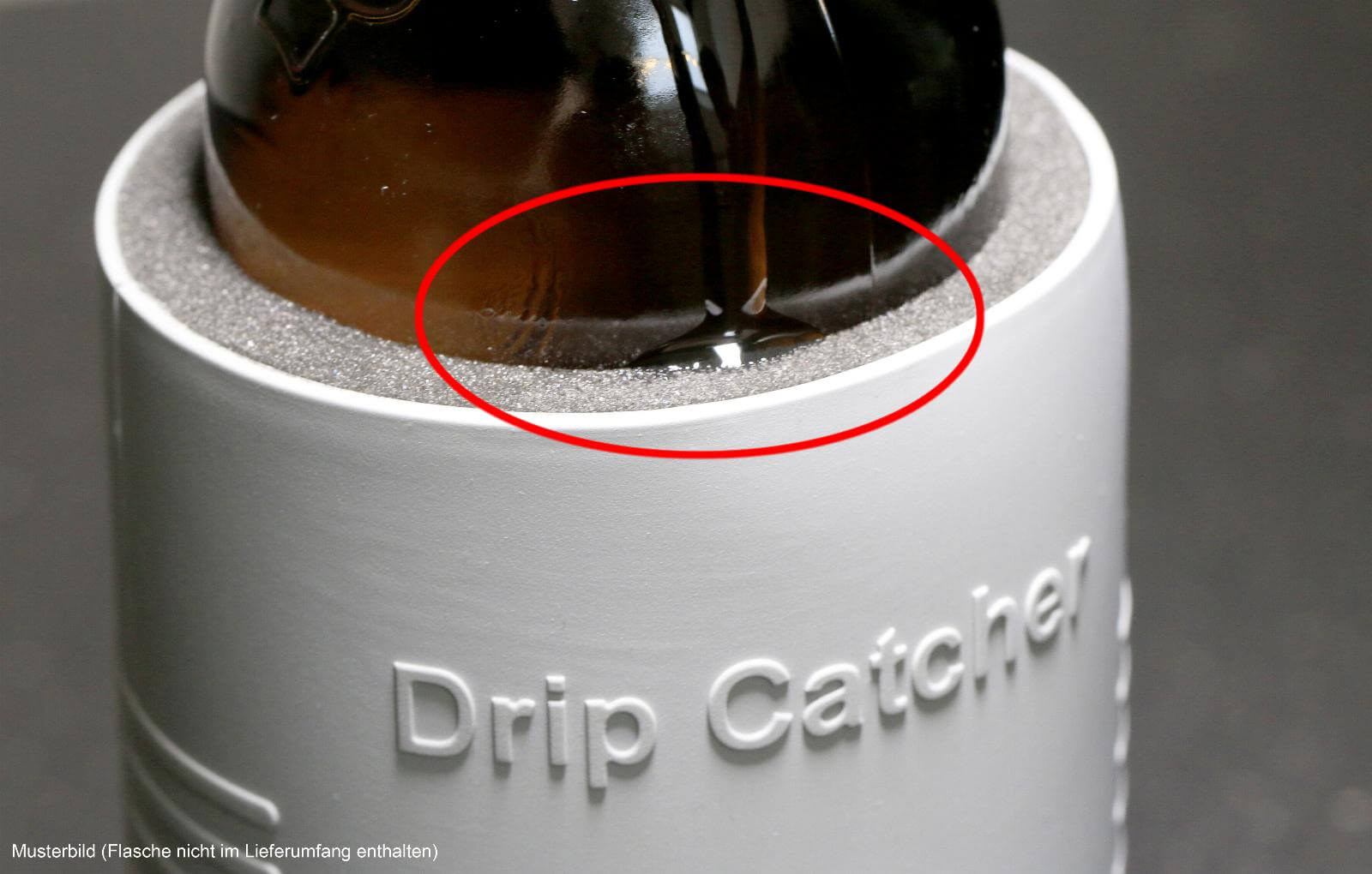 Der Drip Catcher fängt Ölflecken einfach auf
